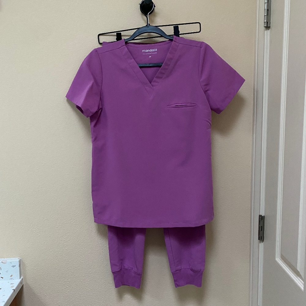 Magenta/ Pink Mandala Women's Scrub Set, Women's Jogger Pants Petite XS, Top XS